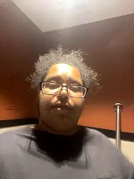 Snapshot of wishuhope4 chatting on 10.15.25 wishuhope4 online show from 10.15.25