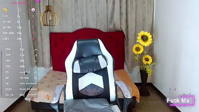 Snapshot of luisa__torres chatting on 02.18.26 luisa torres online show from 02.18.26