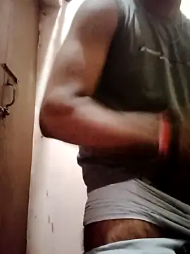 Snapshot of hornyboywithabs chatting on 05.01.26 hornyboywithabs online show from 05.01.26