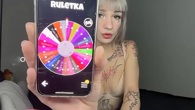 Snapshot of FluffySlutt chatting on 10.16.25 FluffySlutt online show from 10.16.25