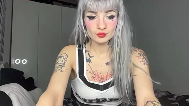 Snapshot of FluffySlutt chatting on 11.16.25 FluffySlutt online show from 11.16.25