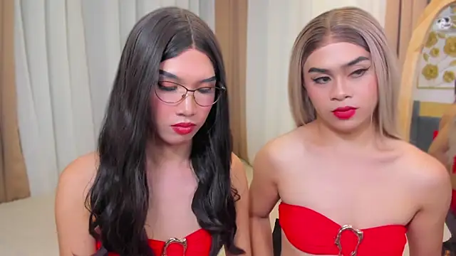 Snapshot of MaxCollins chatting on 12.13.25 MaxCollins online show from 12.13.25