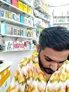 Snapshot of avi007p chatting on 09.26.25 avi007p online show from 09.26.25