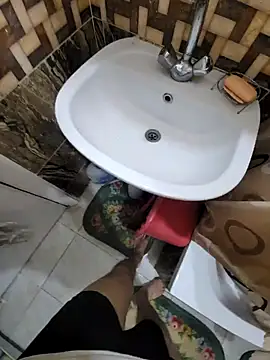 Snapshot of WelloffUpthrow chatting on 02.17.26 WelloffUpthrow online show from 02.17.26