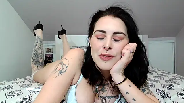 Snapshot of LadyNocturne chatting on 01.08.26 LadyNocturne online show from 01.08.26