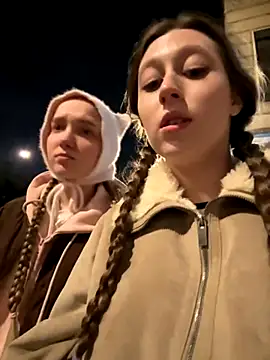 FroggyAnna online show from 10.04.25