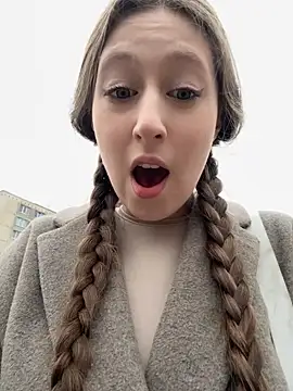 FroggyAnna online show from 10.05.25