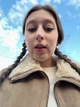 FroggyAnna online show from 10.07.25