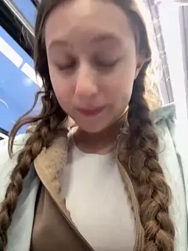 FroggyAnna online show from 04.15.26