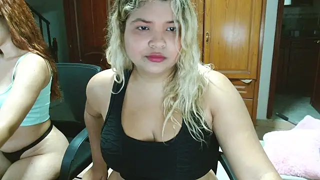 Snapshot of mia_moons1 chatting on 11.08.25 mia moons1 online show from 11.08.25