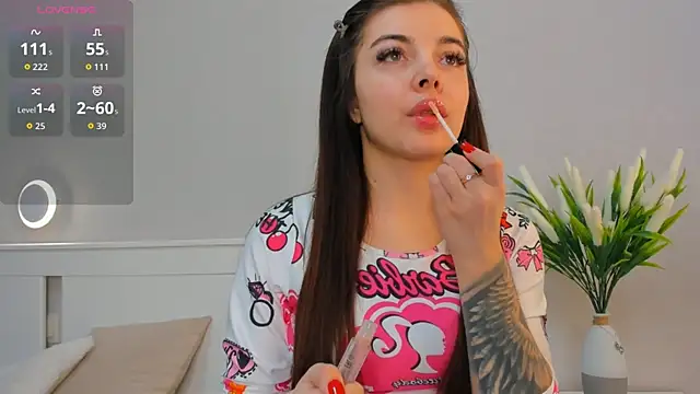 Snapshot of AuroraVice chatting on 11.05.25 AuroraVice online show from 11.05.25