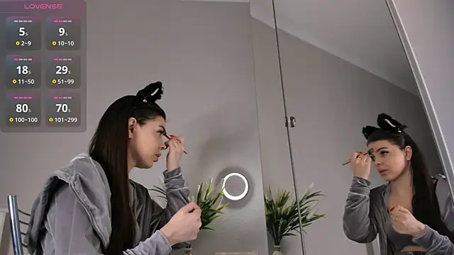 Snapshot of AuroraVice chatting on 11.24.25 AuroraVice online show from 11.24.25