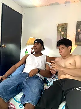 Snapshot of DEMOND_333 chatting on 11.05.25 DEMOND 333 online show from 11.05.25