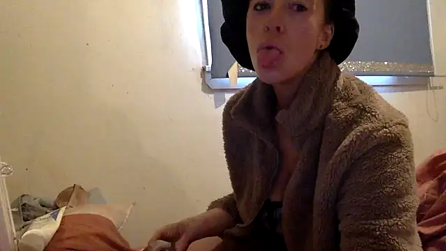 Bellababexox  online show from 10.14.25