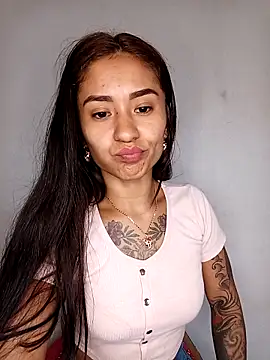 Liahdiaz  online show from 11.14.25