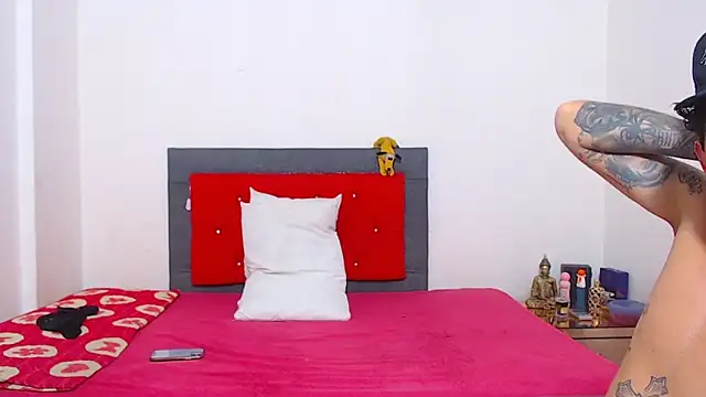 miawhithee online show from 10.15.25