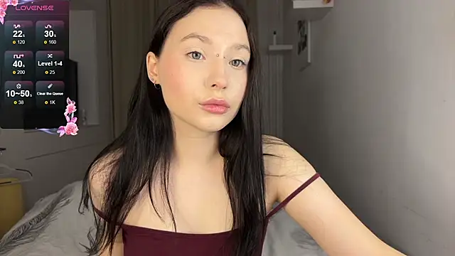 Snapshot of june_mooon chatting on 12.01.25 june mooon online show from 12.01.25