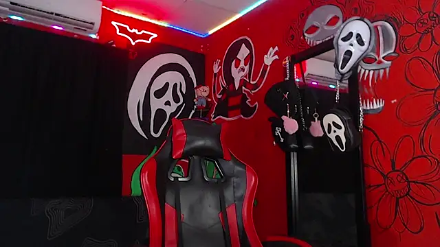 Snapshot of dante_hellsingx chatting on 11.17.25 dante hellsingx online show from 11.17.25