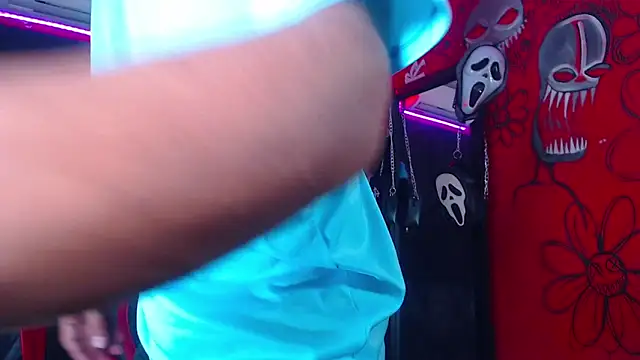 Snapshot of dante_hellsingx chatting on 11.25.25 dante hellsingx online show from 11.25.25