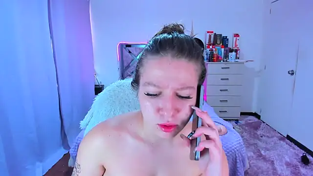 Luna Analya online show from 11.04.25