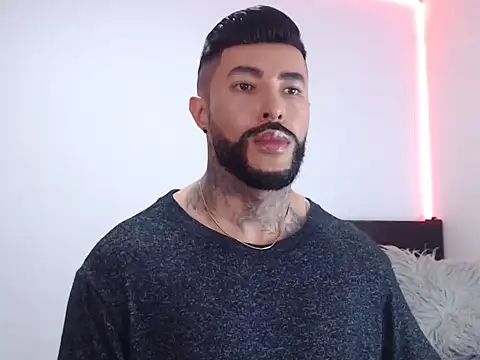 Snapshot of andrea_de_lucaa chatting on 10.25.25 andrea de lucaa online show from 10.25.25