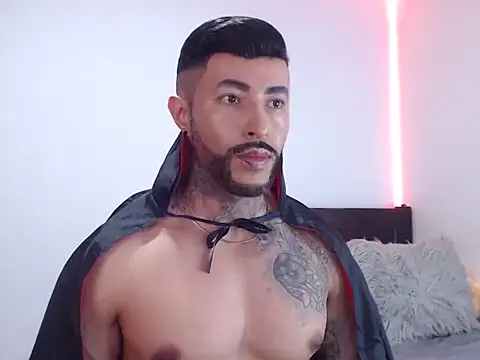 Snapshot of andrea_de_lucaa chatting on 10.30.25 andrea de lucaa online show from 10.30.25