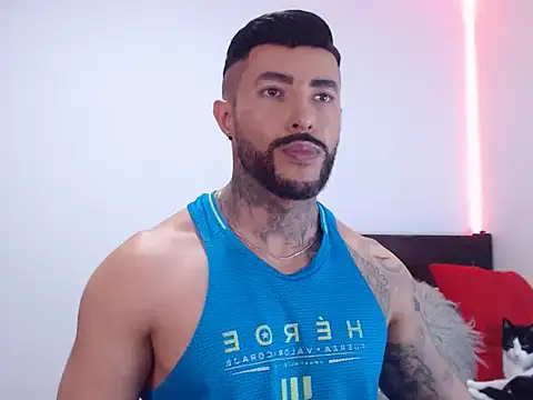 Snapshot of andrea_de_lucaa chatting on 11.06.25 andrea de lucaa online show from 11.06.25