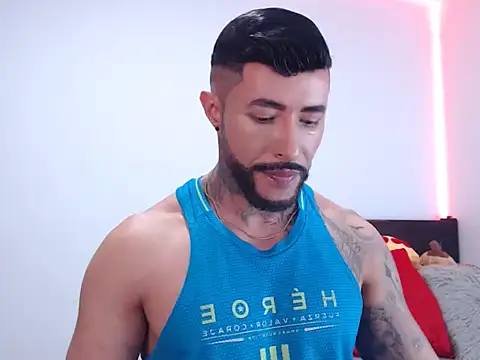 Snapshot of andrea_de_lucaa chatting on 11.14.25 andrea de lucaa online show from 11.14.25