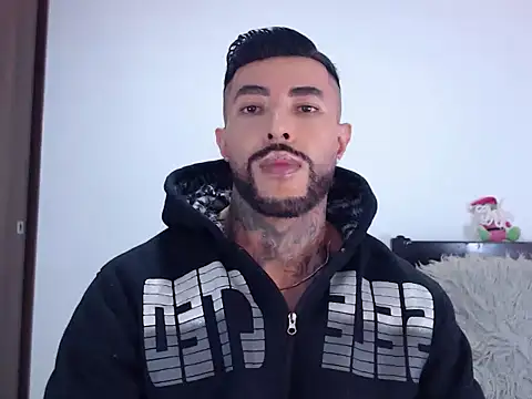 Snapshot of andrea_de_lucaa chatting on 12.04.25 andrea de lucaa online show from 12.04.25