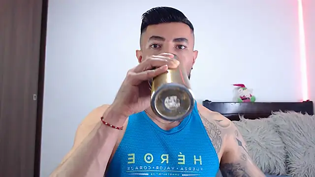 Snapshot of andrea_de_lucaa chatting on 12.14.25 andrea de lucaa online show from 12.14.25