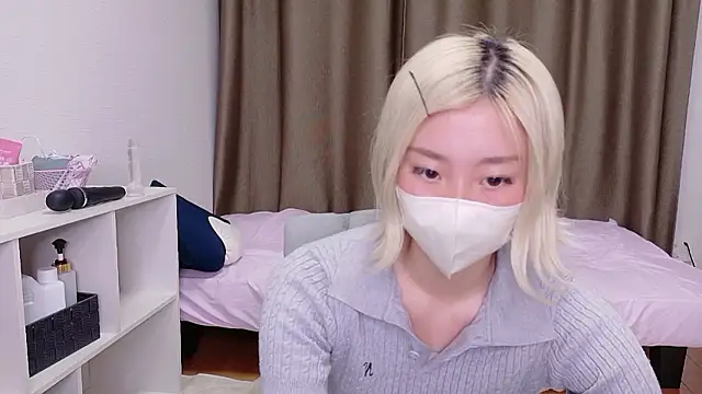 Snapshot of Nana__ch chatting on 06.25.26 Nana ch online show from 06.25.26