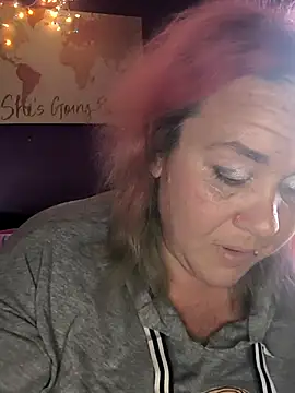 Snapshot of Courdles chatting on 11.28.25 Courdles online show from 11.28.25