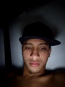 Snapshot of ElNino_1005 chatting on 10.04.25 ElNino 1005 online show from 10.04.25