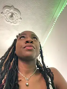 Snapshot of Astergray21 chatting on 11.10.25 Astergray21 online show from 11.10.25