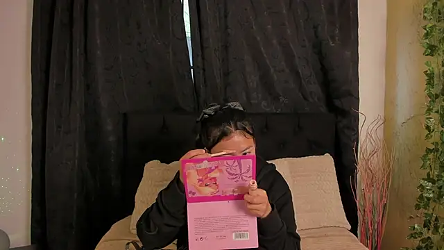 Snapshot of Tiffany_Nm chatting on 11.17.25 Tiffany Nm online show from 11.17.25