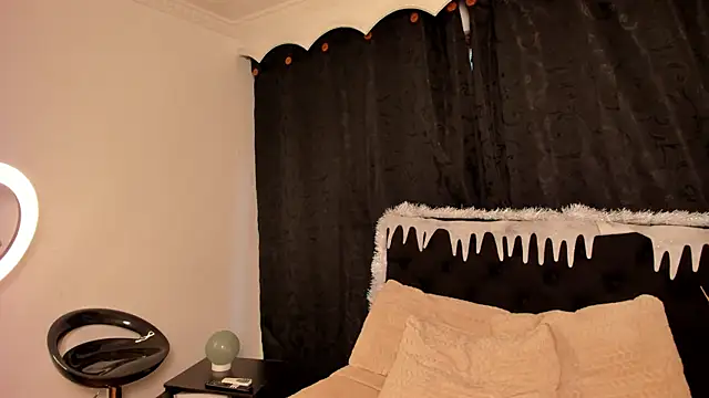 Snapshot of Tiffany_Nm chatting on 11.30.25 Tiffany Nm online show from 11.30.25