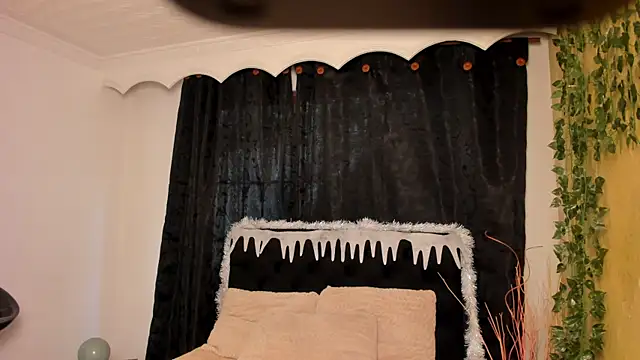 Snapshot of Tiffany_Nm chatting on 12.15.25 Tiffany Nm online show from 12.15.25