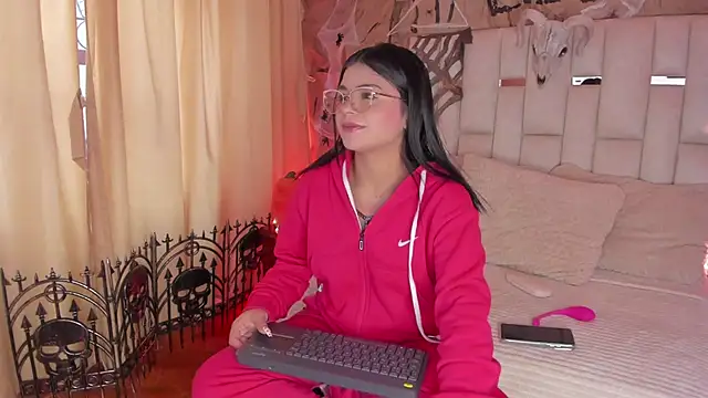 Snapshot of Jade_Nmm chatting on 10.28.25 Jade Nmm online show from 10.28.25