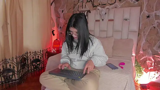 Snapshot of Jade_Nmm chatting on 10.31.25 Jade Nmm online show from 10.31.25