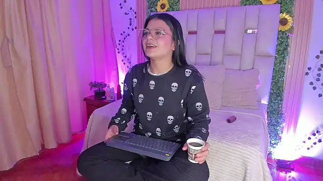 Snapshot of Jade_Nmm chatting on 11.06.25 Jade Nmm online show from 11.06.25