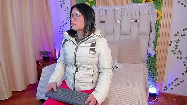 Snapshot of Jade_Nmm chatting on 11.21.25 Jade Nmm online show from 11.21.25