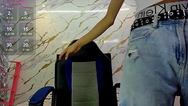 Snapshot of owen_sexy25 chatting on 09.23.25 owen sexy25 online show from 09.23.25