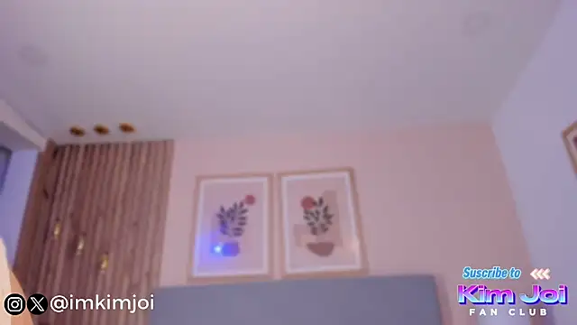 Snapshot of KiimJoi chatting on 11.20.25 KiimJoi online show from 11.20.25