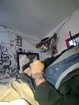 Snapshot of bearded_cross chatting on 12.05.25 bearded cross online show from 12.05.25