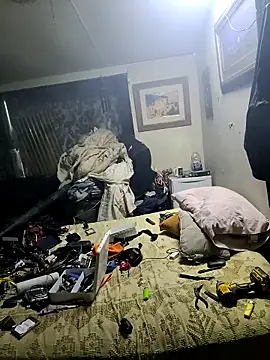 Snapshot of bearded_cross chatting on 12.18.25 bearded cross online show from 12.18.25