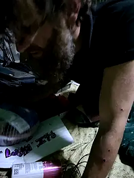 Snapshot of bearded_cross chatting on 12.19.25 bearded cross online show from 12.19.25