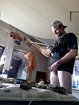 Snapshot of bearded_cross chatting on 03.10.26 bearded cross online show from 03.10.26