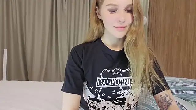 Snapshot of Brigitte_Bardot chatting on 10.30.25 Brigitte Bardot online show from 10.30.25