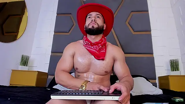 massimofiore  online show from 10.08.25