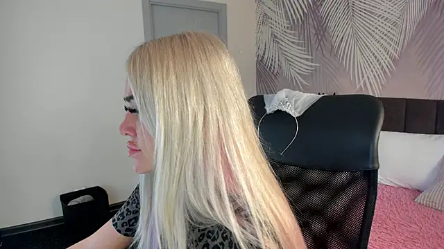 Kira Key online show from 09.28.25